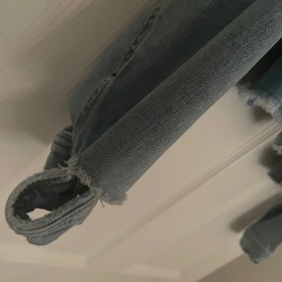 🧥 Cropped and Distressed Jean Jacket 🧥 - Picture 2 of 7